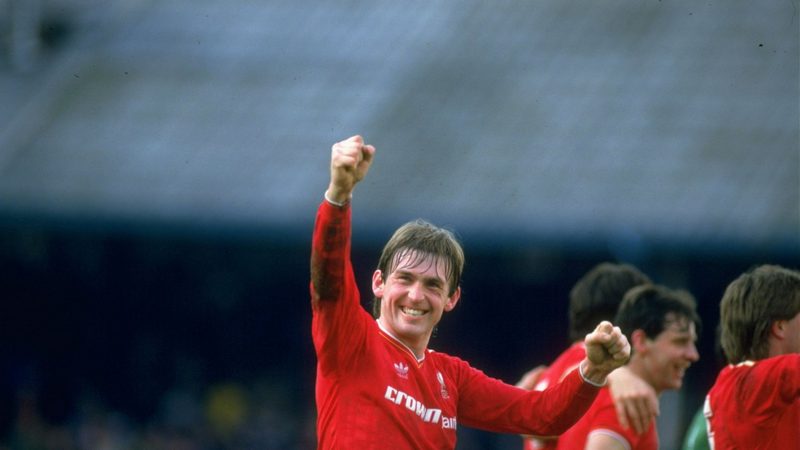 Sir Kenny Dalglish được bình chọn là cầu thủ Scotland vĩ đại nhất trong lịch sử bóng đá với những cống hiến to lớn của mình